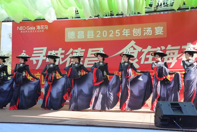 【冬季暖阳 凉山不凉】德昌海花沟刨汤宴：杀年猪、围篝火，彝家年味裹满暖冬