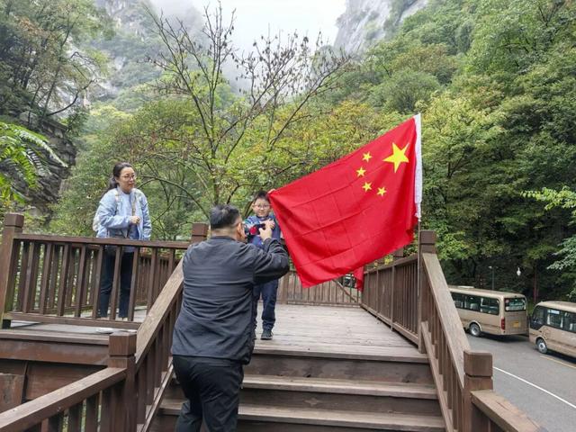 国庆第二天，太白山云海翻滚，游客如临仙境