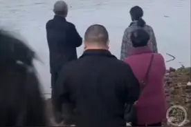 四川一男子江边夜钓失踪 儿子：父亲习惯踩水钓鱼，钓具在水中发现图片