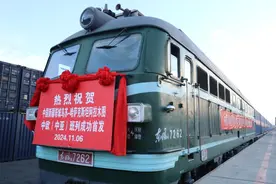 中欧（中亚）班列乌苏站首发图片
