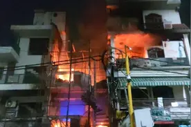 印度新德里儿童医院火灾事故已致7名新生儿死亡图片