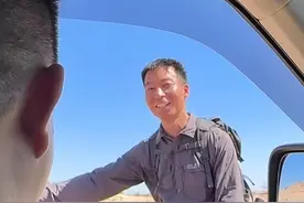 河南小伙自驾无人区陷车，徒步20多公里求援图片