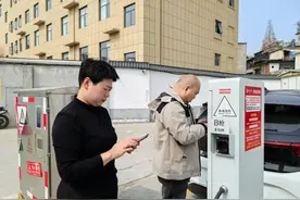 信阳充电桩为群众绿色出行“续航”图片