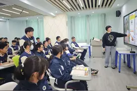 AI“闯”入英语课堂，这场教学秀太酷啦！图片