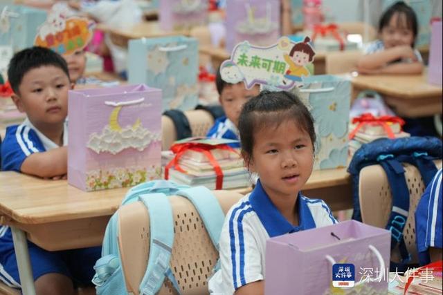 “书包轻了负担减了”！深圳中小学教辅材料“新政”观察