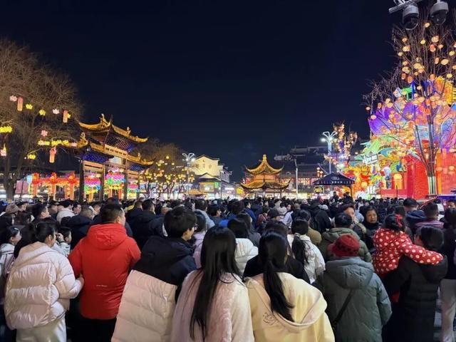 秦淮灯会客流高峰将至，记得提前预约