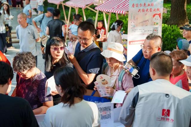 “红途”快闪携手随申办相约百代小楼，丰富红色文化体验掀起打卡热潮