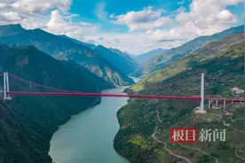 云南华丽高速公路全线通车图片