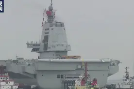亮“舰”！近距离看我国第三艘航母福建舰解缆起航图片