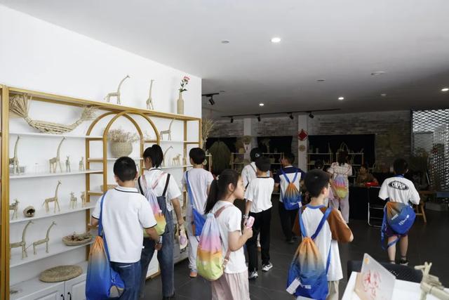 长三角“小小AI广告设计师”夏令营在青浦举办