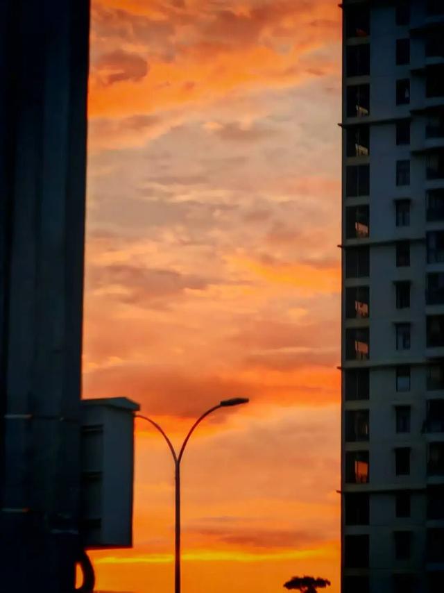 下过雨的夏天傍晚