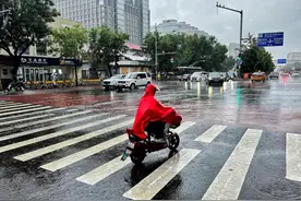 北京多区发布暴雨橙色预警 大兴机场航班大面积延误，附近村民称积水明显图片