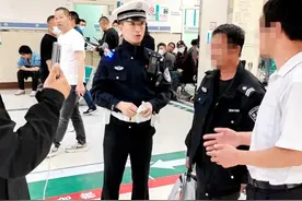 冰城交警以担当奉献献礼青春之花图片