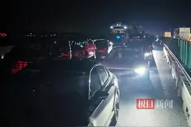 “聪明人”五一再相聚，“逢节必堵”的京哈高速目前仍有多处拥堵图片