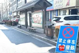 公交站台违停“不算啥”？你想错了，扬州公安交警正在加力整治图片