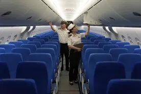 国航、南航今日接收首架国产大飞机C919，上海海关保障顺利交付图片