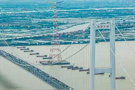 264.5米刷新纪录！国内水上最高输电铁塔顺利投产送电图片