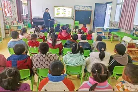 保康县两峪乡中心幼儿园：春日萌娃齐动手，共植希望绿满园图片