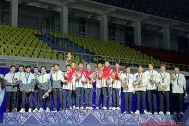 怀化籍运动员出征亚洲体操锦标赛获得男子体操团体冠军图片
