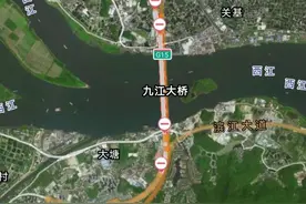 广东佛山九江大桥被船舶擦碰，实行临时交通管制图片