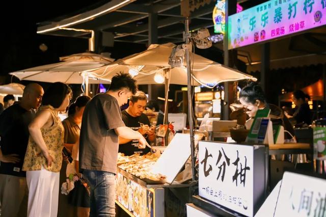 丰泽的夜，藏着江风与烟火的私语……
