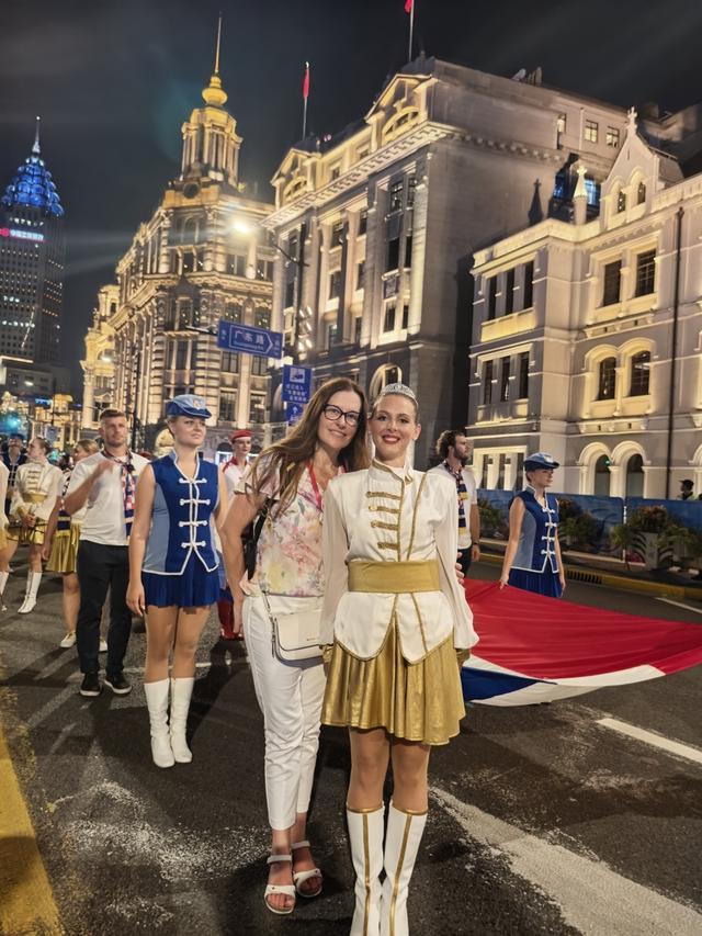 中外友人共飨盛宴！上海旅游节花车巡游外滩盛大举行