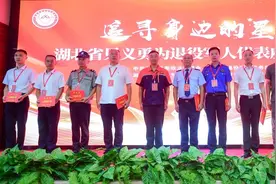 凡人善举皆是英雄！“感动江汉”人物快递小哥张裕在这场座谈会上这样说……图片