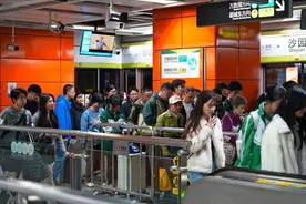 清明节将至，广州地铁部分线路延迟收车图片