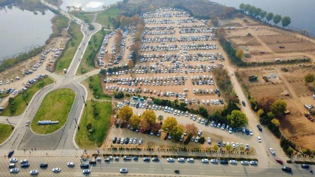 千车万人争打卡，沂蒙山龟蒙景区涌现初冬旅游热潮