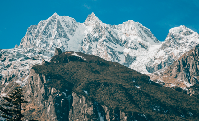 海螺沟：冰川温泉间构筑“蜀山暖雪”新图景