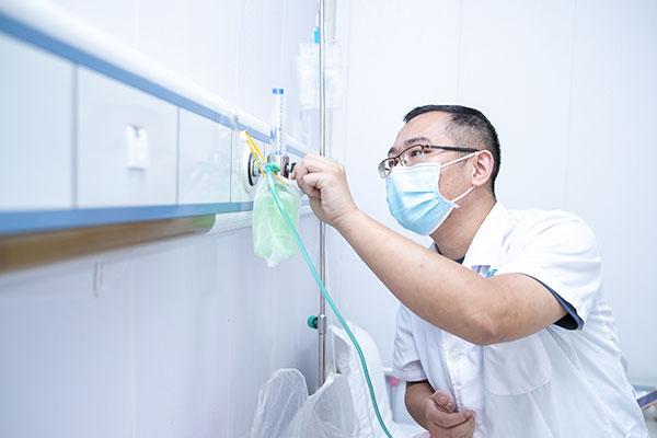 小孩过敏性咳嗽吃什么药（儿童过敏性咳嗽别不当回事 祛除病因很重要）