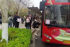 泰安公交开通“周末”“假日”直通车 大学生出行更便利图片
