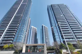 东莞一小区停车费拟120元/天，业主质疑：凭啥比周边贵4-8倍？图片