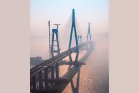 人勤春来早 建设争分秒图片