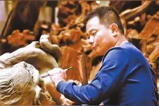 陈忠荣：开创“写意木雕”新技法图片