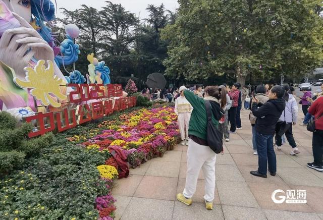 中山公园这一幕火了！“人海花浪”直接刷爆朋友圈！不少老青岛人都坐不住了……