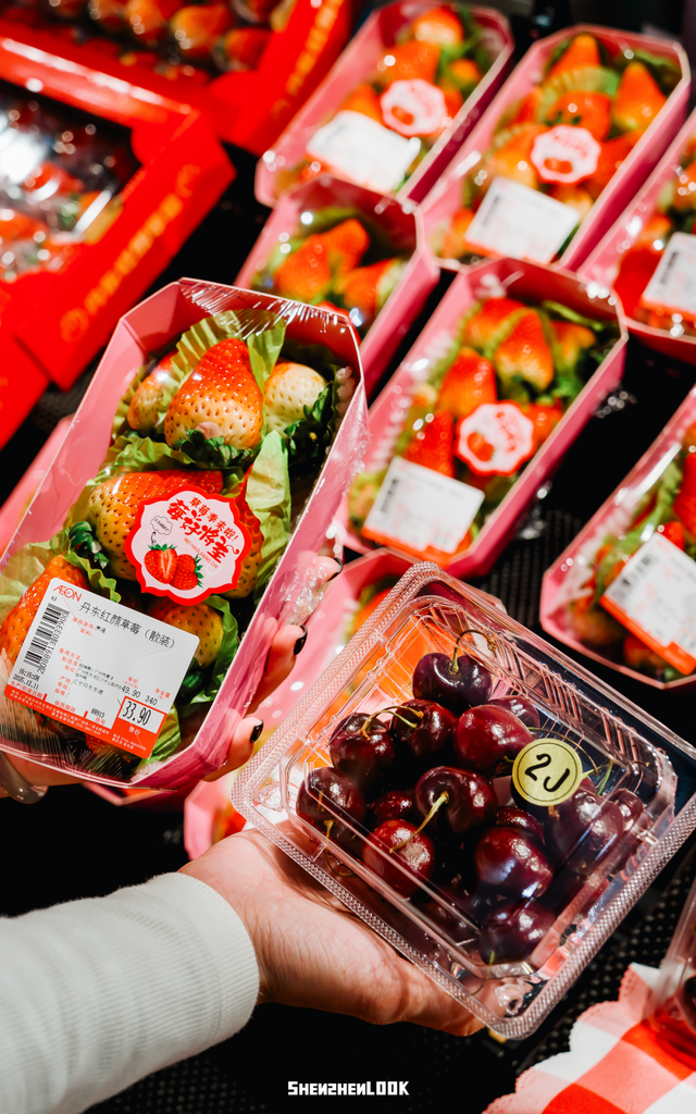 下暴雪的「圣诞小镇」开了！12米泡泡玛特圣诞树亮灯