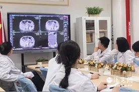 西安市长安区医院成功实施复杂腹腔巨大包块切除术图片