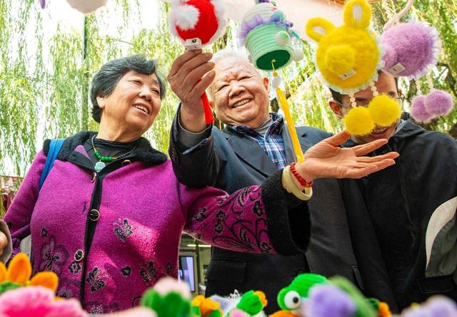 老年人“买买买”，有哪些新趋势？