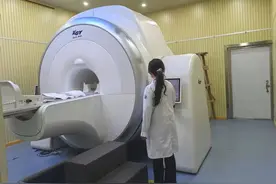 全球首台！宁波造无液氦磁共振设备获得上市“通行证”图片
