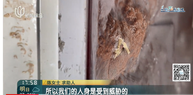 上海女子崩溃！54岁男邻居楼道内一丝不挂，还频繁用榔头猛砸自家大门