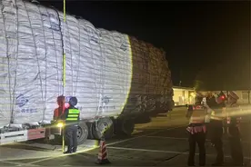 心存侥幸 违法超限还是被查处了图片