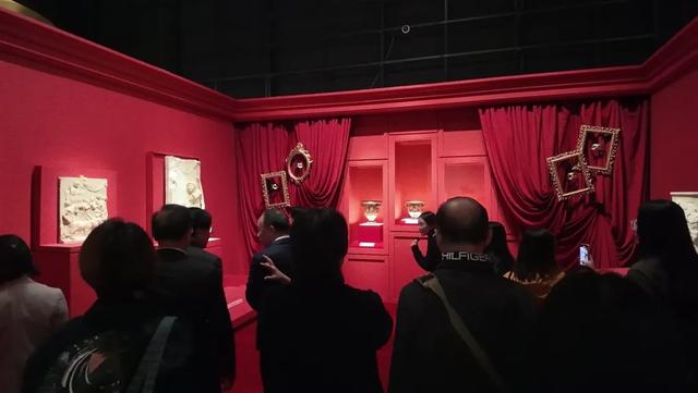 首日人人人！古罗马众神“空降”上海！不出沪看131件稀世珍品！打卡攻略→