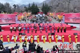 阿坝州首届村晚在理县桃坪村启幕图片
