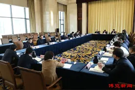 马晓磊主持召开全市陶瓷琉璃产业高质量发展座谈会图片