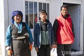 党旗飘扬在抗震一线｜我们不怕工作苦 只怕群众不满意图片