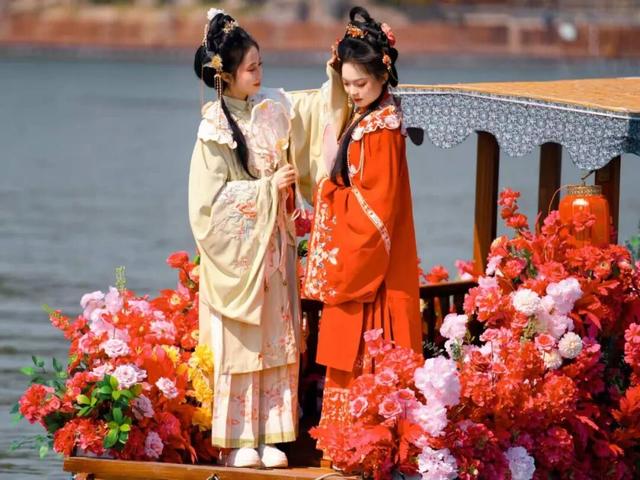 冬游开封必看！汴河游船三大航线+船型指南~