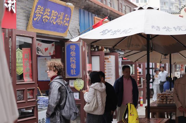百年老街劈柴院，外地游客寻味打卡