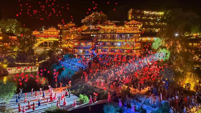 国庆中秋爆款旅游地！芙蓉镇·红石林度假区8天精彩不断！