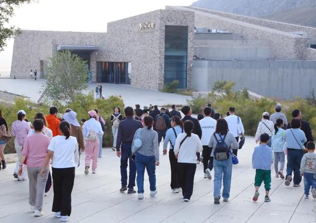 直击 || 银川韩美林艺术馆十周年再出发暨2026丙午生肖特展今日启幕